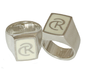 Monogramm-Ringe mit weißem Colorith